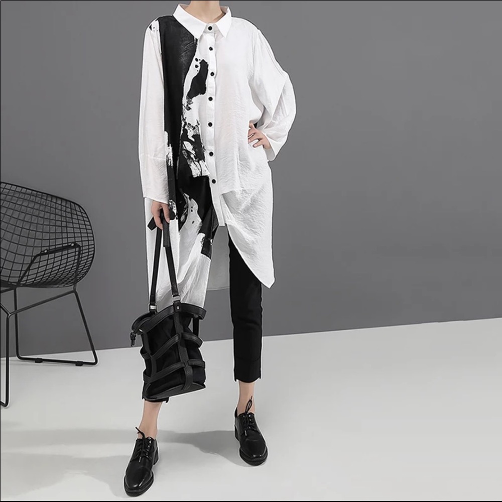 BRAND NEW abstract style long button down sz M